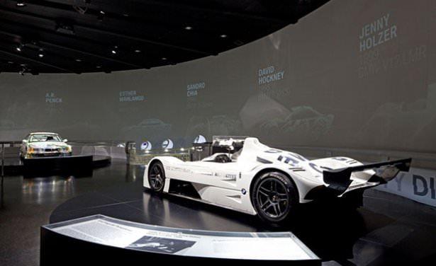 <p>Müzede, nostaljik  araçların yanı sıra son model BMW, MINI marka otomobiller ve motosikletler de  sergileniyor.</p>

<p> </p>
