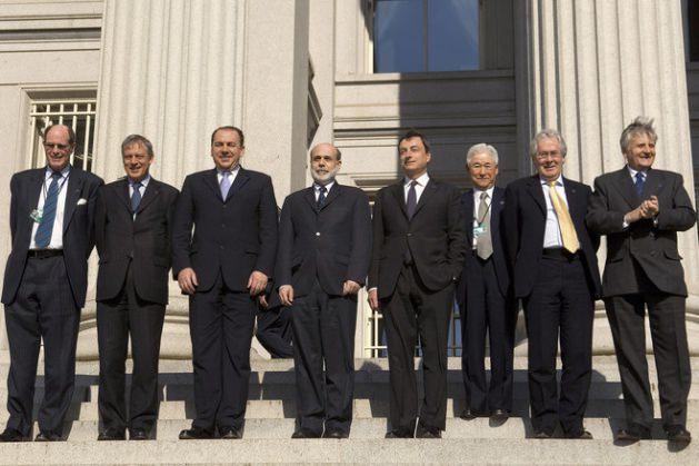 <p>2007 tarihinde Washington'da Bernanke, dünyanın önde gelen diğer merkez bankaları başkanları ile poz verirken.</p>