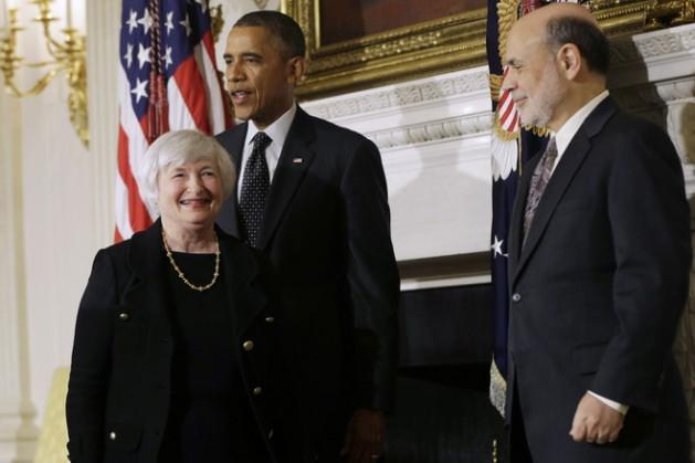 <p>2013 yılında IMF ve Dünya Bankası'nın yaptığı toplantıda Bernanke ve G20'nin maliye bakanları ile diğer merkez bankaları başkanları aile fotoğrafı için sahnede yerlerini alıyor.</p>