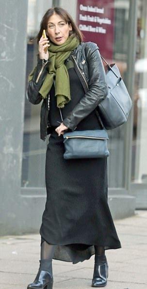 <p>Gwyneth Paltrow, Kate Moss, Pippa Middleton ve Emma Watson gibi ünlü isimlerde görülen çift çantalar artık moda!</p>
