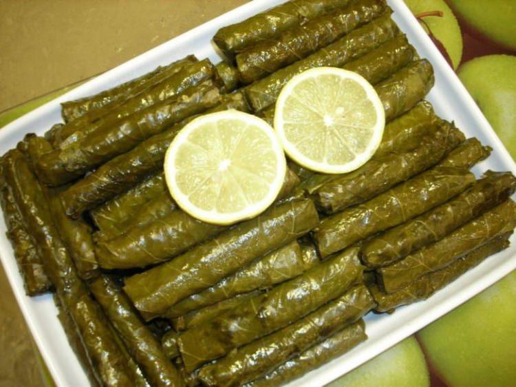 <p>Ege lezzetleri deyince akla ilk <strong>zeytinyağlı sebze yemekleri </strong>ve mezeler geliyor. </p>