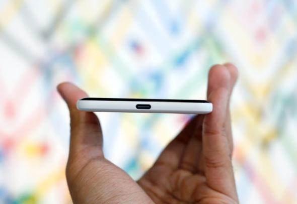 <p>Google Pixel 2<br />
<br />
Gelelim fiyatlara... Google Pixel 2’nin 64 GB’lık modeli 649 dolar, 128 GB’lık modeli ise 750 dolar fiyat etiketine sahip.</p>