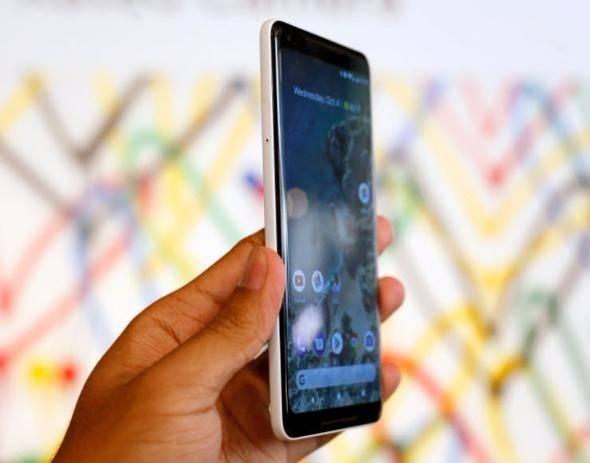 <p>Google Pixel 2 XL<br />
<br />
Google'ın bir diğer bombası ise daha geniş ekranlı modeli Pixel 2 XL oldu. Şimdi isterseniz Pixel 2'ye göre olan farklarına bakalım ve fiyatına gelelim.</p>