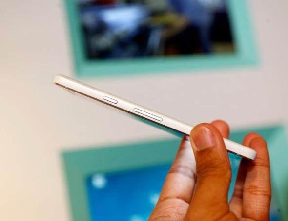 <p>Google Pixel 2 XL<br />
<br />
Android 8.0 Oreo ile kutudan çıkan ve Google’ın güncelleştirme sözü verdiği Pixel 2 XL, 3520 mAh kapasiteli bir bataryadan besleniyor.</p>