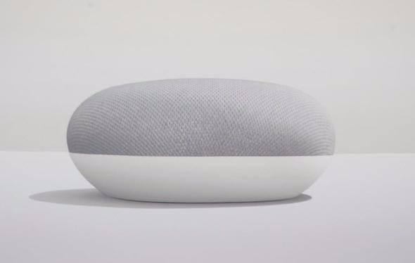 <p>Google Home Mini <br />
<br />
Özel bir kumaşla üretilen Google Home Mini 4 LED ışık barındırıyor. Ayırca Mini’yi Chromecast ile bağlayabiliyor, böylece Google cihazları arasında bir ekosistem kurabiliyorsunuz.</p>