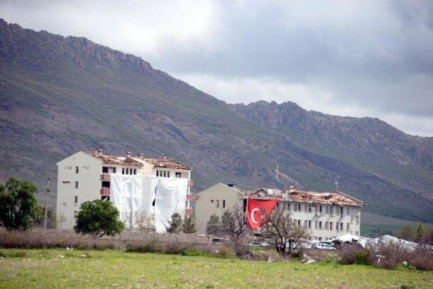 <p>38’i asker, 46 kişinin yaralandığı ‘bomba yüklü yakıt tankeri’yle düzenlenen saldırının ayrıntıları ortaya çıkmaya başladı. Terör örgütü hain saldırıyı iddiaya göre şöyle gerçekleştirdi.</p>
