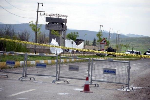 <p>Askerin uyarısıyla kamyondan inen PKK’lı terörist “Arıza yaptı” diyerek uzaklaşmak istedi.</p>