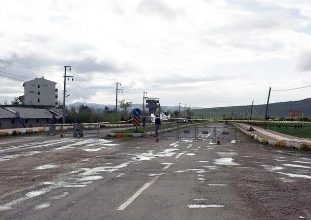 <p>5 KİŞİ GÖZALTINDA</p>

<p>Tankeri park eden teröristin de yaralandığı tahmin edilirken Lice’ye doğru kaçan PKK’lılara yönelik hava destekli operasyon başlatıldı.</p>
