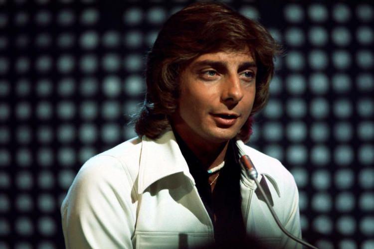 <p><strong>Barry Manilow</strong></p>
