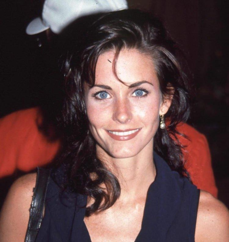 <p><strong>Courteney Cox</strong></p>
