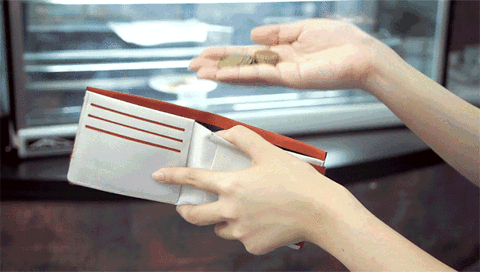 <p>&nbsp;</p>

<p>'Kin' adında olan bu c&uuml;zdanlar kağıt para ile bozuk parayı aynı yere koyduğunuz takdirde bozuk paraları kendi b&ouml;lmesine g&ouml;nderen bir sisteme sahip.&nbsp;</p>
