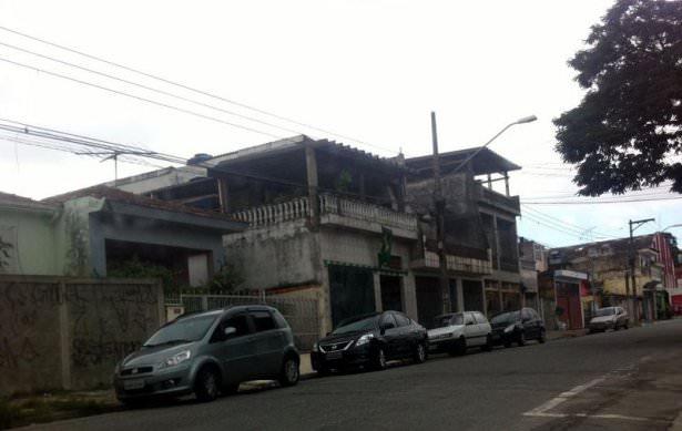 <p>Özellikle Rio de Janeiro'daki favelalarda, bu çatışmalar yaşanırken, Sao Paulo'daki mahallelerde bu tür olaylara fazla rastlanmıyor. Nedeni ise Sao Paulo'daki favelaların tek bir uyuşturucu baronu tarafından kontrol ediliyor olması.</p>
