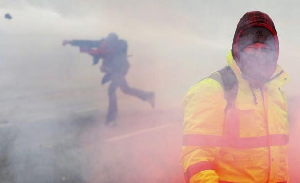 <p>Br&uuml;ksel'de onbinlerce &ouml;zel sekt&ouml;r ve kamu &ccedil;alışanı yeni Bel&ccedil;ika h&uuml;k&uuml;meti tarafından alınacak kemer sıkma &ouml;nlemlerine karşı sokaklara d&ouml;k&uuml;ld&uuml;.</p>
