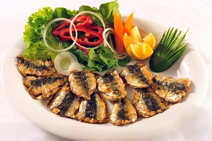 <p><strong>BALIK</strong></p>

<p>Omega-3 balığı olan somon, sardalye, hamsi ve uskumru epa VE DHA bilişselleri içeriyor. Bu balıklar, kalp sağlığını korumanın yanı sıra iltihap önleyicidir. Yağlı balıklar D vitamini ihtiyacını karşıladığı için istenmeyen kronik iltihapları önler.</p>

<p> </p>

<p> </p>
