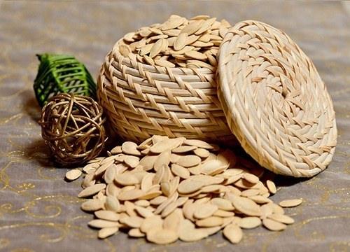 <p><strong>Kabak çekirdeği</strong></p>
<p>Her gün<strong> yarım çay bardağı tüketildiğinde</strong> magnezyum ihtiyacını karşılıyor. </p>