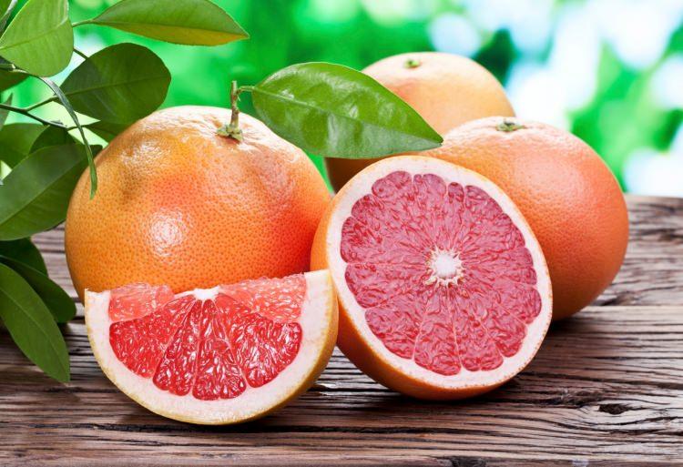 <p><strong>Greyfurt: </strong>Tam bir C vitamini deposu olan greyfurt metabolizmayı hızlandırarak kilo vermeye yardımcı olur. </p>