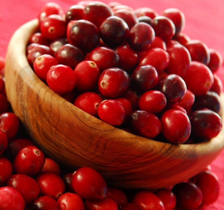 <p><strong>Kızılcık:</strong> Kızılcık kalp hastalıklarına, diş eti hastalıklarına ve mide rahatsızlıklarına iyi gelmesi ile bilinir. Bunun dışında kızılcık diyabeti de engellemektedir. </p>