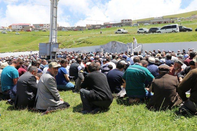 <p>“Fatih Sultan Mehmet Han hazretlerinin Trabzon'da Kadir Ağa diye bir arkadaşı vardır. Trabzon’a geldiği zaman Kadir Ağa’yı ziyaret etmek ister. </p>