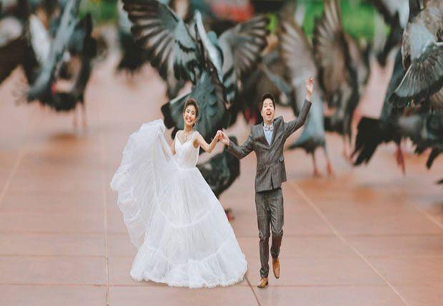 <p>Düğün fotoğrafçılığına yeni bir soluk getiren Saelow, evli çiftleri minyatür karakterlere çevirerek çiftlerin oldukça orijinal hatıralar biriktirmelerine olanak sağlıyor.</p>
