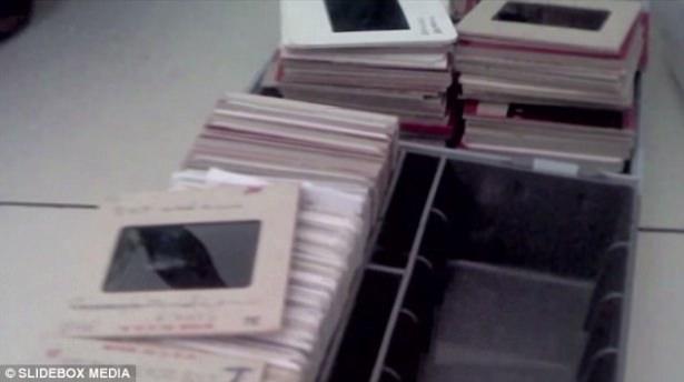 <p>Haber 7'den Hakan Göksel'in haberine göre komplo teorisyenleri, Roswell UFO kazasındaki yeni görüntülerin “uzaylı yaşamın” yadsınamaz bir kanıtı olduğunu iddia ediyor.</p>

<p>İddiaya göre Bernard Ray tarafından 1947 ve 1949 yıllarında fotoğrafı çekilen ve New Mexico ölü bulunan yaratığın görüntüleri; kalıntının bu uzaylı ait olduğunu ortaya koyuyor  <br />
Görüntüler, halk tarafından “sahte” olarak nitelendirilmesine rağmen, Uzaylıların “Alan 51” isimli askeri gizli bir hangarı ziyaret ettikleri teorilerini yeniden alevlendirdi.<br />
Bu keşif, slaytların doğruluğunu belirlemek için 5 yıldır kapsamlı bir çalışma yapan UFO bilim adamları tarafından, Mayıs’ın ilk haftası olayı takip eden 10 bin kişilik bir kitleye duyuruldu. </p>

<p> </p>
