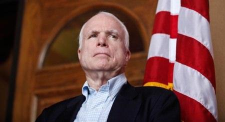 <p><strong>“BAŞKA ÖNEMLİ BELGELER DE VAR”</strong></p>

<p>Amerikalı senatör John McCain’in Haziran ayında gerçekleştirdiği Ukrayna ziyareti sırasında, Rus yanlısı CyberBerkut hacker grubu McCain’in dizüstü bilgisayarındaki güvenlik duvarını aşarak, içindeki gizli bilgilere ulaştı.</p>
