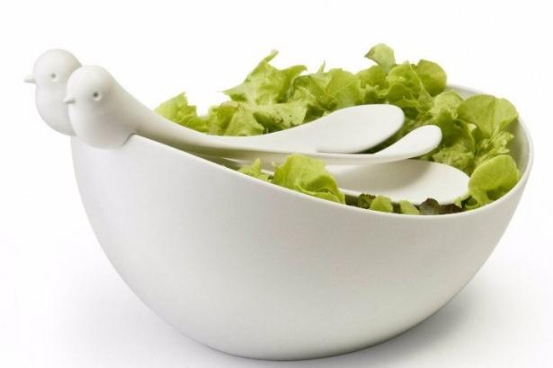 <p>Salata yerken kuşlar size eşlik etmek istiyor, ne dersiniz?</p>
