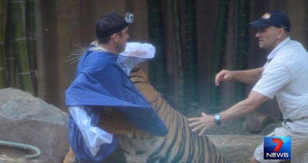 <p>Avustralyalı kaplan terbiyecisi David Styles bir kaplanın saldırısına uğradı.</p>

<p> </p>
