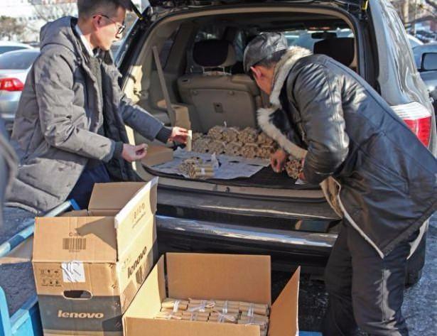 <p>Çin'li bir işadamı 60.000 yuan (yaklaşık 9700 dolar) olarak bir arkadaşından borç aldı.</p>

<p> </p>
