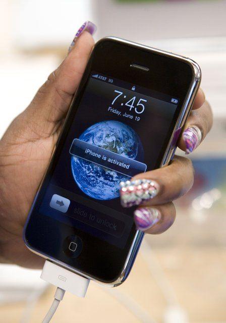 <p><strong>iPhone 3GS</strong><br />
 </p>

