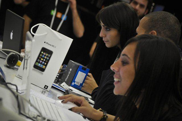 <p><strong>iPhone 4</strong></p>

<ul>
</ul>

<ul>
</ul>
