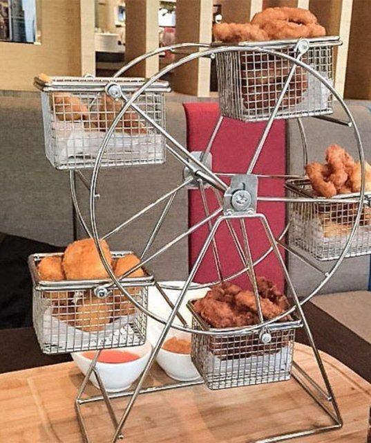 <p>Ama bu seferki restoran sunumları biraz abartılınca m&uuml;şteriler tarafından tuhaf karşılanıp sosyal medyada paylaşıldı.&nbsp;</p>
