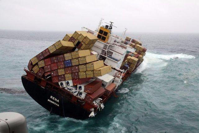 <p>2012 yılında karaya oturarak, Yeni Zelanda'da çevre felaketine neden olan gemi kazası işte böyle görüntülenmişti.</p>
