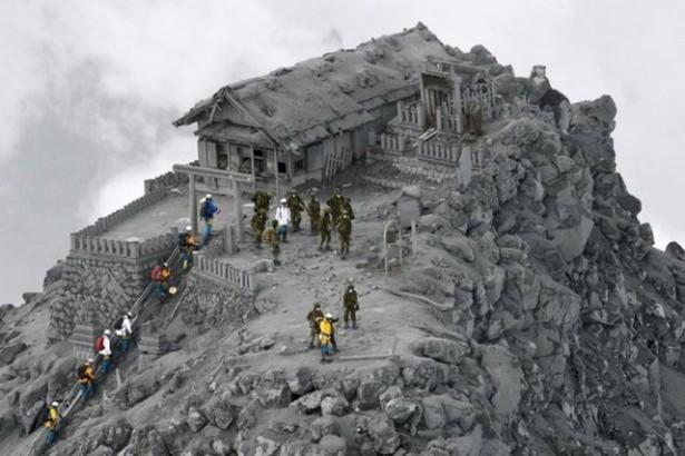<p>Hiçbir hilesi olmayan bu fotoğraflar sizi çok şaşırtacak</p>

<p>Japonya'da, volkan patlaması sonrası bir tapınak.</p>

<p> </p>

<p> </p>

