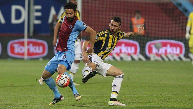 <p><strong>FENERBAHÇE TARAFTARI ALINMAYACAK!</strong><br />
<br />
Trabzon İl Güvenlik Kurulu, 26 Aralık Pazartesi günü Avni Aker'de oynanacak Trabzonspor-Fenerbahçe maçına deplasman taraftarlarının alınmaması yönünde karar aldı.</p>
