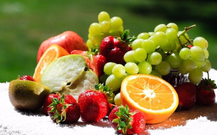 <p>Hastalıklara karşı önlem almak için her gün tüketilmesi gereken meyveler vardır. İşte uzun ve sağlıklı yaşam için tüketilmesi gereken meyveler...</p>
