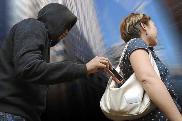 <p>Bir sokak &uuml;st&uuml;ndeki evleri soymayı planlıyorsunuz. Her evde bir miktar nakit bulunmaktadır. Soyduğunuz eve bitişik evleri soymama koşuluyla en &ccedil;ok parayı nasıl alırdınız?</p>
