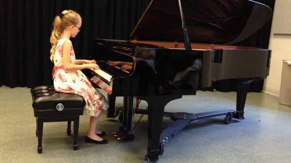 <p>Soru: Şigago&rsquo;da piyano &ccedil;alan kişi vardır?</p>
