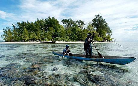 <p><strong>Solomon Adaları</strong><br />
Solomon Adaları'nın belirli bir koruyucusu yok, ancak &uuml;lke Avusturalya'ya &ccedil;eşitli savunma malzemeleri i&ccedil;in para &ouml;dedi. Eğer adalarda bir savaş ilan edilecek olursa, &uuml;lkeye savunma temin edecek yerlerin başında Avusturalya geliyor.</p>
