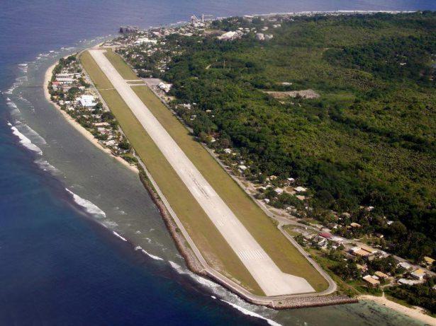 <p><strong>Nauru</strong></p>

<p>Nauru hiçbir zaman ordu bulundurmadığı gibi, bugüne kadar herhangi bir askeri güç oluşturmamış bir ülke.</p>

