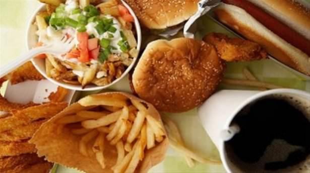 <p>Sağlık Bakanlığı tarafından hazırlanan raporda, Türkiye'de ve tüm dünyada tüketimi hızla artan Fast-food'lar, 'yetersiz, dengesiz ve sağlıksız' olarak nitelendirildi.</p>

<p> </p>
