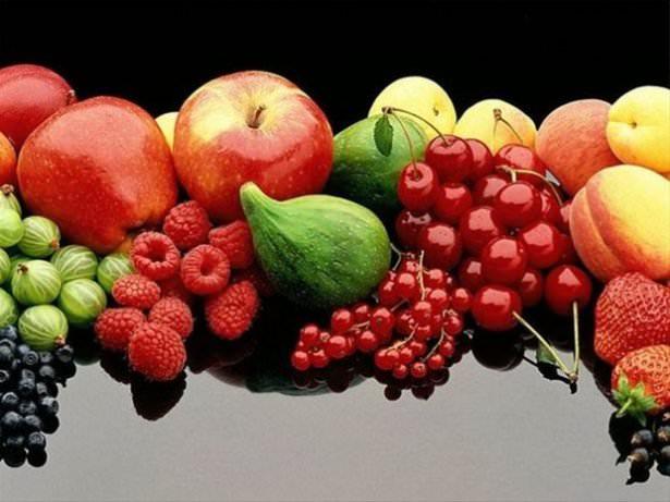 <p>Mevsiminde üretilmeyen ve yüksek oranda kimyasal ile yetiştirilen meyve ve sebze tüketiminin, kanser riskini yüzde 80 arttırdığı ortaya çıktı.</p>
<p> </p>