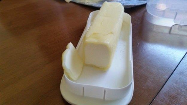 <p>Kendiliğinden kılıflı tereyağ</p>