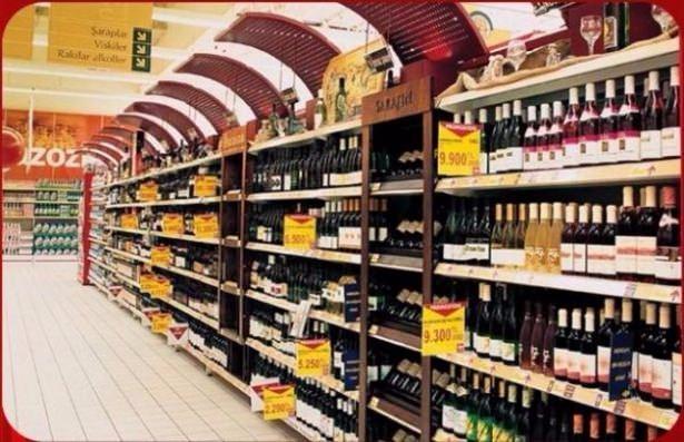 <p>13. ALKOLLÜ İÇECEK: Alkol kullanımı beyin ve sinir sistemini olumsuz yönde etkiliyor.</p>