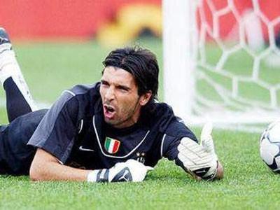 Gianluigi Buffon - Juventus :  (2001–2012