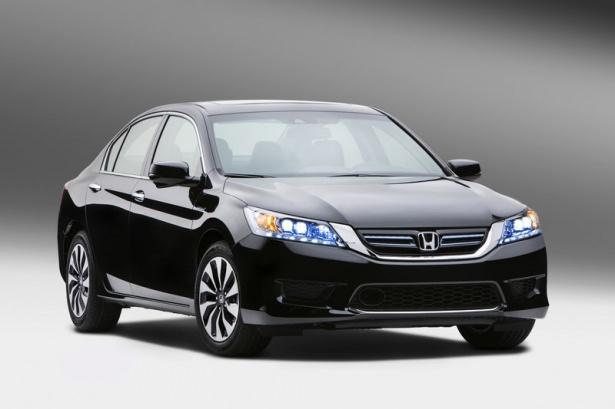 <p><strong>Honda Accord</strong></p>
<p>Japon otomobil devi Honda'nın Accord modeli, başlı başına bir başarı hikayesidir. Bugüne kadar 8 nesil üretilen ve 17.5 milyondan fazla satmayı başaran araç, ABD'de en çok satan ilk Japon otomobili olma ünvanına da sahip. </p>