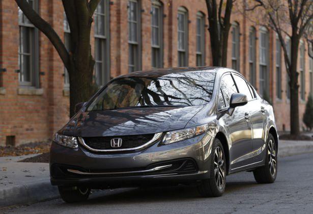 <p><strong>Honda Civic </strong></p>
<p>Başka bir Honda efsanesi ise Civic. İlk defa 1973'te piyasaya sürülen Civic de tıpkı Accord gibi ABD'de en çok satan otomobillerden biri. Bugüne kadar ABD'de 7 milyondan fazla satan Civic, dünya genelinde ise 19 milyona yakın bir satış rakamına sahip. </p>