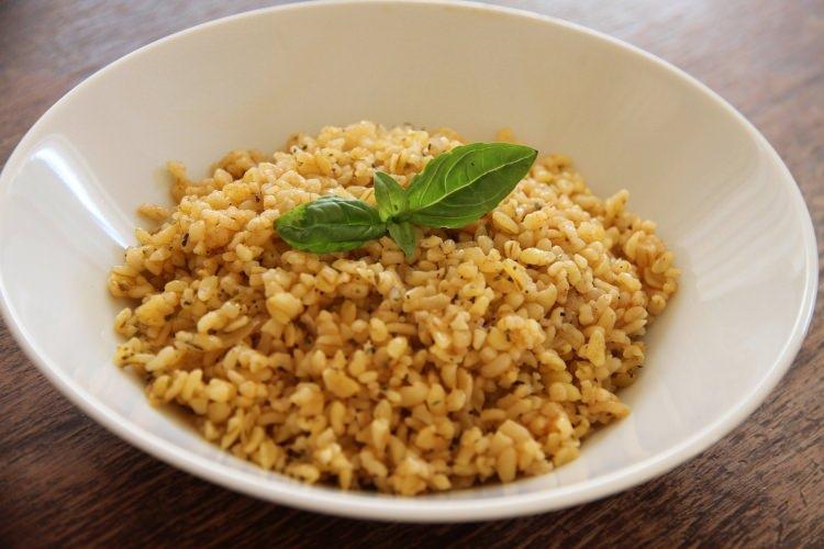 <p>Bir kap pişmiş bulgur 8.29 gr (vüdudun günlük ihtiyacının % 32.8’i) diyetsel fiber sağlar.</p>

<p> </p>
