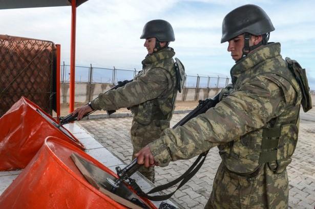 <p>Terör ve kaçakçılıkla mücadele konusunda büyük başarılar sağlayan Meydan Karakolu'nda bütün ihtiyaçları karşılanan Mehmetçik, 29 Ekim Cumhuriyet Bayramı'nda tüm yurda, "Hudut namustur, biz buradayız. Siz rahat olun" mesajı verdi.</p>
