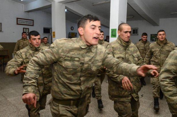<p>Sınırda son teknoloji silah ve teçhizatla olası saldırılara karşı her türlü önlemin alındığını vurgulayan Akçelik, şunları söyledi:<br />
</p>