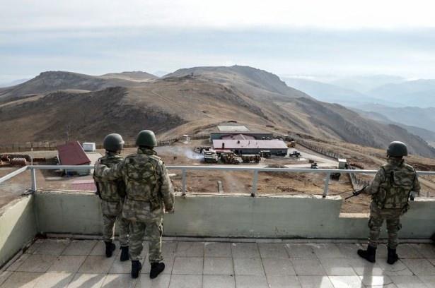 <p>Karakolda 1 yıldır görev yapan sözleşmeli er Murat Yıldız, ülkenin en yüksek noktasındaki askeri birlikte görev aldığı için gururlu olduğunu söyledi. <br />
</p>